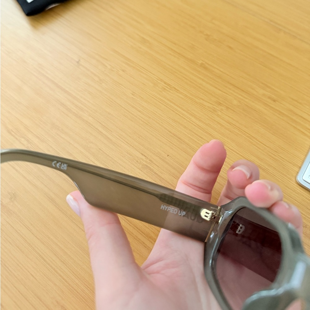 Quay Australia Green Sunglasses - Picture 8 of 8